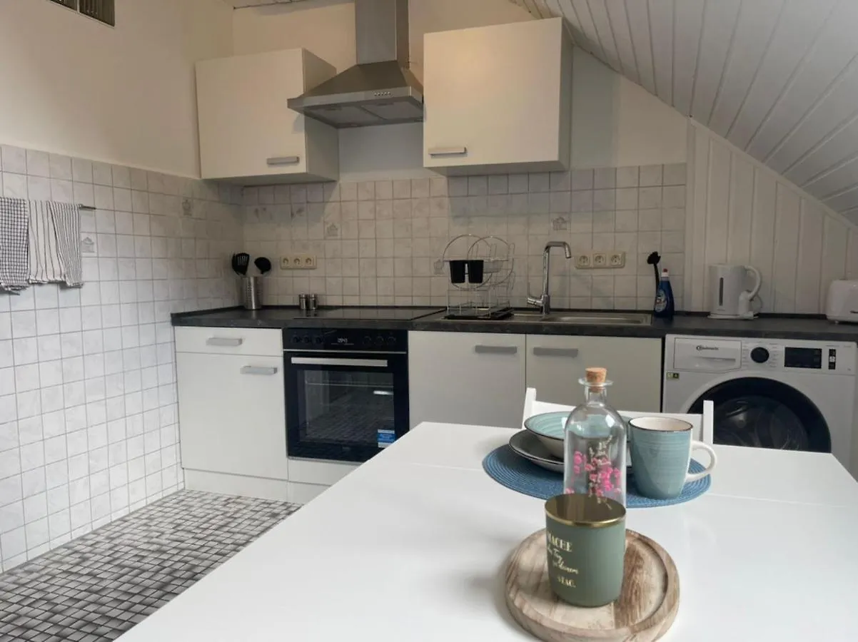 Riverside Attic Apartment Near The Chocolate Museum ケルン 0*,  ドイツ